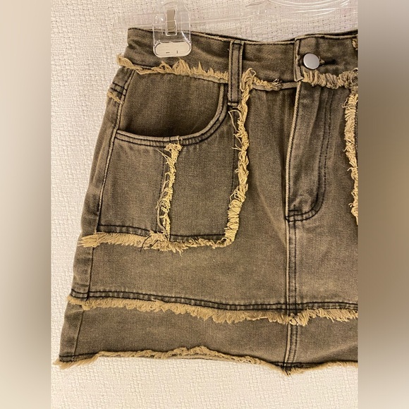 Grunge Style Skirt - Picture 2 of 5